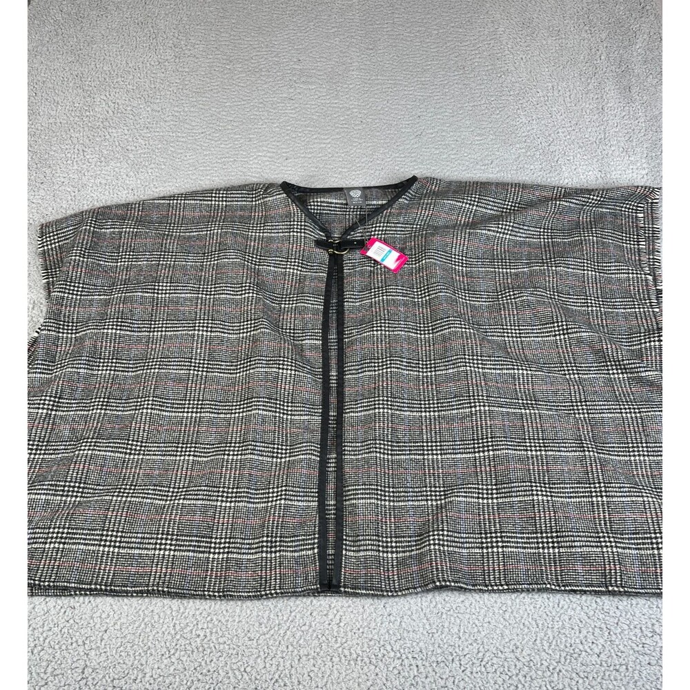 VINCE Camuto Flannel Poncho Womens One Size Black Red Plaid Shawl Wrap Topper